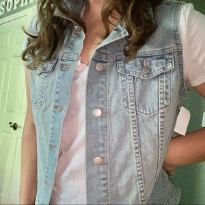 GAP Lightwash Vest